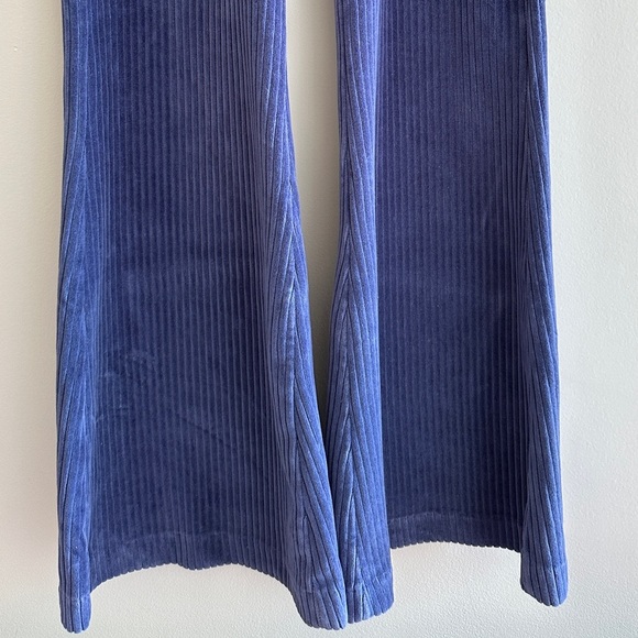 Aerie Groove-On Rib Velour High-Waisted Flare Pant, Blue, Size Large Short - Picture 8 of 16